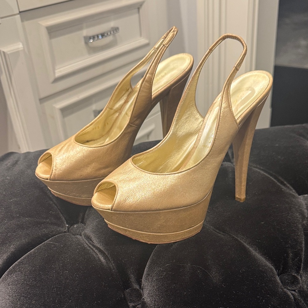 CASADEI Elegant Gold Peep-Toe Slingback Heels Made in Italy